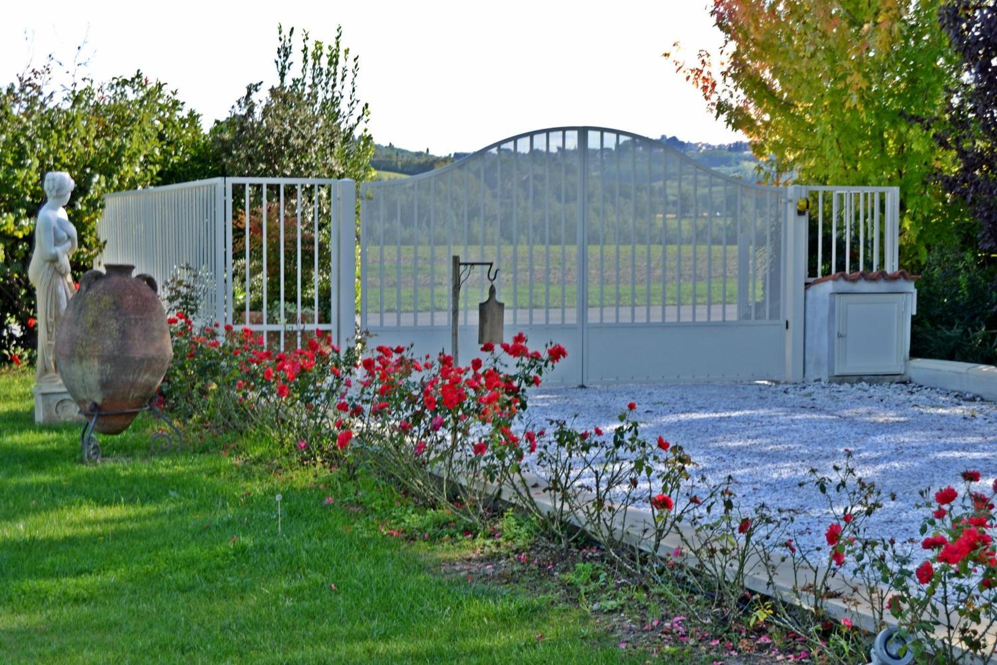 Cevoli Country Resort Lari Exteriér fotografie